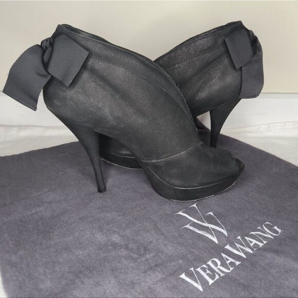 Vera Wang Black Leather High Heels - Picture 4 of 11